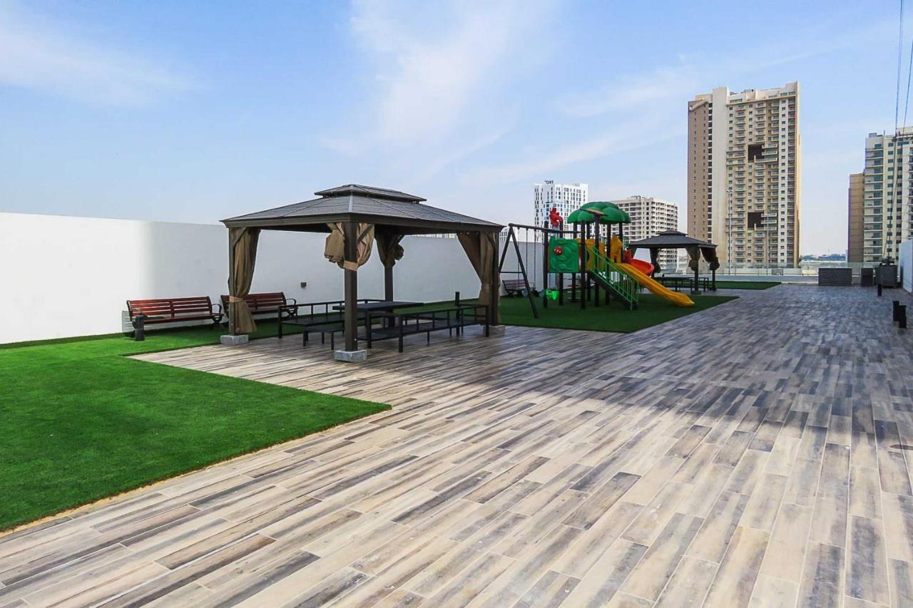 Oyo 860 Studio Apartment, Maya Tower 4, Jumeirah Village Triangle Дубай Экстерьер фото